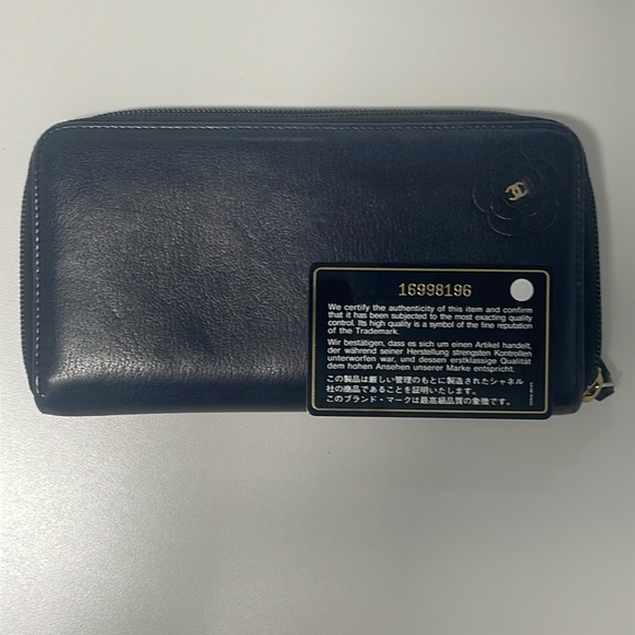 ❌SOLD❌ CHANEL zip around camellia wallet - Picture 1 of 10